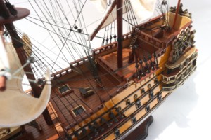 LE SOLEIL ROYAL peint - Maquette en bois faite à la main inspirée d'un navire historique français pour décoration nautique autonome, cadeau d'affaires - Product Image 3