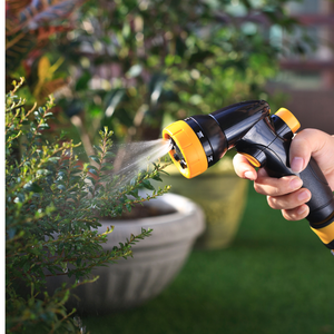 Buse de pulvérisation de jardin ABS+TPR pour le lavage de voitures avec des modes de pulvérisation variables, design de poignée ergonomique - Product Image 2