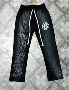Pantalones de chándal de algodón grueso para hombre, con estampado DTF, estilo streetwear, efecto desgastado por el sol, con pedrería en la parte inferior, venta al por mayor - Product Image 4