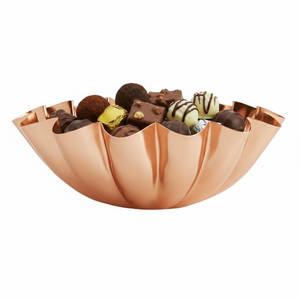 Offre Spéciale : Bol en Bois pour Servir le Chocolat avec Chocolats en Forme de Cœur, Dattes et Bonbons Assortis – Idéal pour les Occasions Cadeaux - Product Image 2