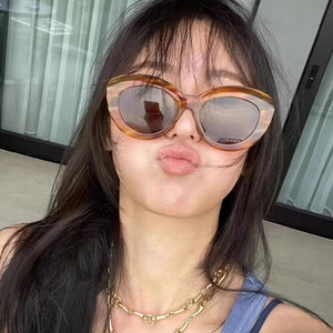 Lunettes de soleil œil de chat haute esthétique, design concave tendance, pour la photographie de rue, protection solaire - Product Image 1