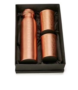 Collection de vaisselle en cuivre pur – Bouteille en cuivre semi-martelé semi-lisse avec 2 verres dans un coffret cadeau rouge rigide - Product Image 6