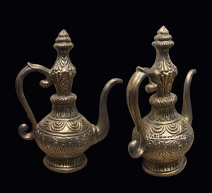 Juego de Jarrones Decorativos Suraahi Antiguos en Resina de Poliéster – Jarra Estilo Mughal Vintage para Decoración de Bodas Indias y Eventos de Lujo - Product Image 3