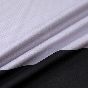 Uniforme de basket-ball en tissu 100% polyester, léger et respirant, idéal pour les mouvements rapides et les matchs intenses - Product Image 5
