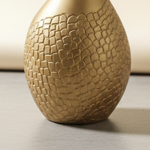 Florero de Metal Dorado Texturizado de Lujo, Elegante Diseño Artesanal con Patrón de Escamas, Decoración Moderna para el Hogar, Centro de Mesa, Unidad Individual - Product Image 3