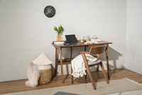 Bureau d'étude moderne en bois massif durable avec dossier surélevé et tiroir simple asymétrique pour bureau à domicile et salle d'étude, facile à nettoyer