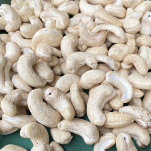 ซัพพลายเออร์เม็ดมะม่วงหิมพานต์ W180 จากเวียดนามที่เชื่อถือได้ ส่งออกไปยังสหรัฐอเมริกา สหภาพยุโรป และตะวันออกกลาง จากซานติโก - Product Image 1