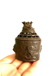 Brûleur d'encens Bakhoor classique pour la maison avec un design décoratif pour l'utilisation du bois d'Oud - Product Image 4