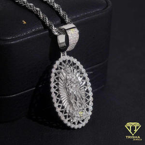 จี้เพชรโมอิสซาไนต์แบบ Iced Out พร้อมลวดลายละเอียดตรงกลางและเครื่องประดับเงินแท้ 925 คุณภาพพรีเมียม - Product Image 2