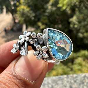 Bague en argent sterling avec topaze bleue taille poire florale, pierre de naissance de décembre, bijou élégant, cadeau minimaliste pour elle - Product Image 2