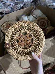 กระเป๋าสะพายไหล่หวายสานทำมือ ตกแต่งมุก พรีเมียม สำหรับฤดูร้อน เหมาะสำหรับวันเกิด ผลิตในเวียดนาม - Product Image 3