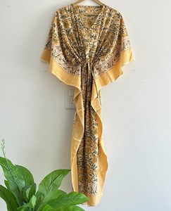 Robe Kaftan en Coton Artisanale de Luxe, Imprimée à la Main, Motif Floral Jaune Moutarde, Vêtement Bohème pour la Plage, les Vacances et les Resorts - Product Image 3