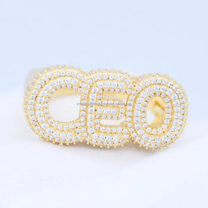 Bague CEO glacée en or K, bague à lettres imposante, sertie de moissanite, style classique en argent sterling 925, cadeau unisexe pour anniversaire - Product Image 1