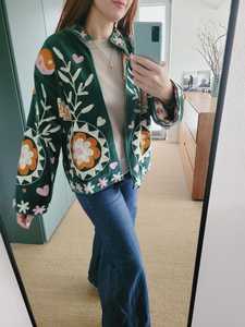 Chaqueta de Mujer con Bordado Suzani Colorido de Estilo Boho Único, Inspirada en el Arte Tradicional, Abrigo de Invierno con Diseño Vibrante, Blazer para Mujer - Product Image 2