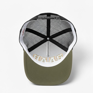 Gorra Trucker Bordada en 3D con Logotipo Personalizado SAAR INDUSTRIES - Gorra Snapback de 5 Paneles en Gris y Azul con Visera Verde - Product Image 6