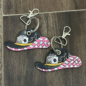 Porte-clés de créateur haut de gamme en cuir de vachette fait main, motif chapeau et cartes à jouer, style western poker, breloque de sac, cadeau, vente en gros - Product Image 5