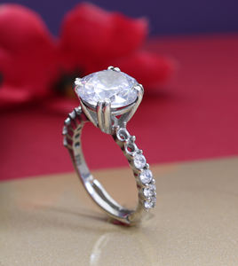 Hermoso Anillo de Compromiso de Plata con Corte Cojín, Elegante y Brillante, con Banda Pavé, Plata de Ley 925, Anillos para Mujer para Usar en Fiestas - Product Image 4
