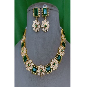 Ensemble collier et boucles d'oreilles de mariage et de fiançailles classiques en moissanite plaqué or de qualité supérieure exclusive pour femmes - Product Image 1