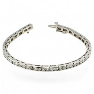 Elegante Brazalete de Tenis de Oro de 18K con Doble Canal y Diamantes de Corte Redondo - Product Image 1