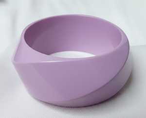 Bracelet jonc irrégulier tendance en résine de bonne qualité, bijoux pour femme - Product Image 6