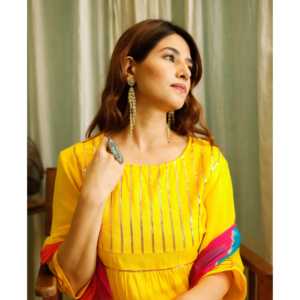 Ensemble de salwar kameez décontracté en rayonne jaune safran, taille XS, Inde, Pakistan - Product Image 1