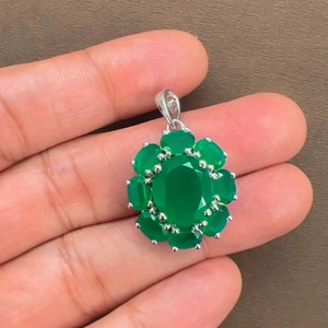 Rhaya Jewels – Breloques florales en onyx vert pierre naturelle pour femme, en argent sterling plaqué rhodium, design ethnique, serti en canal, cadeau idéal - Product Image 2