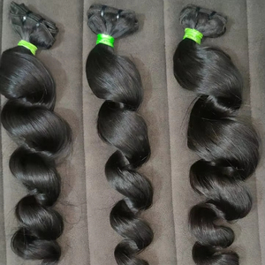 Extension de cheveux bouclés de qualité supérieure pour femme avec cheveux non emmêlés lavables doux au toucher pour le bureau ou le look quotidien pour l'exportation en vrac - Product Image 1