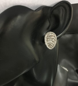 Pendientes de Aro Huggie de Plata de Ley 925 con Diamantes Redondos y Baguette de 2.10 Ct para Mujer, Uso Diario, Joyería al por Mayor para Bodas - Product Image 5