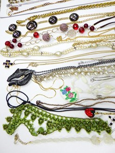 Precios Increíbles, Calidad Excepcional, Lote Surtido de 50 Artículos, Estilo Casual, Cadenas Chinas, Collares de Moda de Segunda Mano para Mujer - Product Image 4