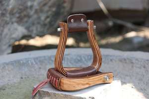 Estribos de Montar a Caballo de Madera Hechos a Mano de Lujo, Estribos de Seguridad Occidentales Cubiertos de Cuero, Venta al por Mayor de Fábrica OEM ODM - Product Image 2