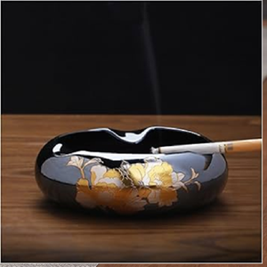 Cendrier en laiton poli en forme de gouvernail de bateau avec couvercle articulé en forme d'ancre, disponible à prix de gros. - Product Image 3