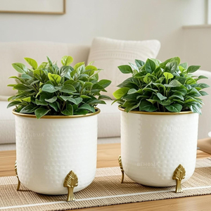 Pot de fleurs en métal martelé blanc avec pieds dorés, lot de 2, 6 pouces - Product Image 6