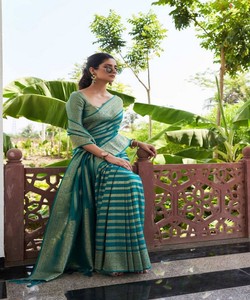 Light Green Silk Saree Traditional Indian Wedding Dress Banarasi Style Draped With Border Pattern <b>Floor</b>-Length Regular Fit - Product Image 3