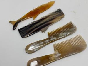 Peigne à cheveux artisanal en corne naturelle, peigne démêlant à dents larges, peigne de toilettage artisanal poli pour accessoires de soins capillaires en salon - Product Image 4