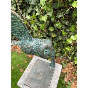 Escultura de águila voladora de metal con acabado verde pátina antiguo y base para decoración de jardín, estatua de pájaro antideslizante para exhibición en el suelo. - Product Image 3