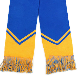 Ensemble d'hiver personnalisé avec logo pour femmes : Écharpe longue réversible en tricot bleu roi et doré à chevrons, bonnet et gants pour l'université et l'extérieur - Product Image 2