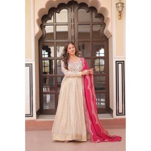 Robe de soirée imprimée Bandhani avec coupe brodée-Travail pour les fêtes et les occasions spéciales - Product Image 3