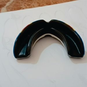 Protège-dents personnalisé, ajustement slim, double couche, en EVA souple et écologique, pour la boxe, le MMA, le basketball, l'entraînement - Product Image 1