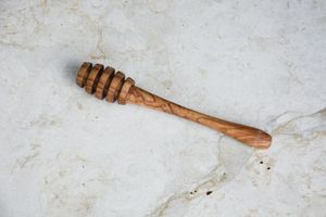 ชุดเครื่องครัวทำมือคุณภาพพรีเมียม กระปุกน้ำผึ้งไม้พร้อมไม้ตักน้ำผึ้ง เป็นมิตรต่อสิ่งแวดล้อม ปลอดภัยสำหรับเครื่องล้างจาน สไตล์ชนบท เหมาะสำหรับเก็บของในครัว หรือเป็นของขวัญ - Product Image 3