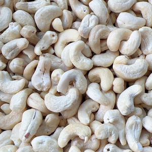 ขายส่งเม็ดมะม่วงหิมพานต์ออร์แกนิกจากโรงงานโดยตรง เม็ดมะม่วงหิมพานต์ W180 W210 W240 ซานติโก้ พร้อมบรรจุภัณฑ์ตามสั่ง - Product Image 1