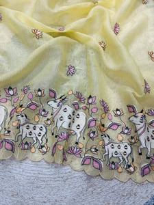 Sari élégant doré effet froissé – Broderie florale et animale avec pièce de blouse de créateur - Product Image 3