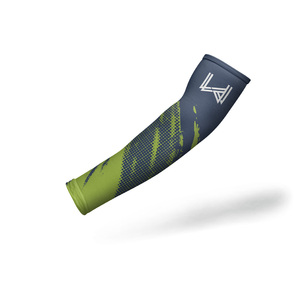 Manches de sport longues unisexes personnalisées à compression, imprimées par transfert thermique, motif camouflage, protection UV, logo et texte personnalisés, 100 % polyester - Product Image 3