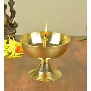 Diya ทองเหลืองขัดเงาดีไซน์คลาสสิกสไตล์ดั้งเดิมของตกแต่งบ้าน Diwali pooja - Product Image 5