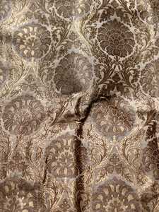 Tissu brocart floral jacquard métallisé tissé, poids moyen, pour revêtement de canapé - Product Image 1