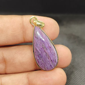 จี้หินชารอยต์ธรรมชาติคุณภาพสูงทรงลูกแพร์ชุบทอง สไตล์โบฮีเมียนสุดฮิต ขายส่งจำนวนมาก - Product Image 1