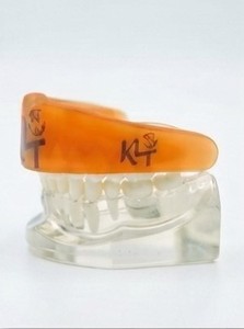 Protège-dents KLTW INT'L en PVC/caoutchouc/EVA jaune, durable, respirant, écologique, haute élasticité, pour l'entraînement de boxe, équipement de protection - Product Image 3