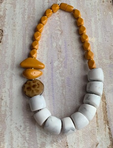 สร้อยคอเรซิ่นสีเหลืองรูปทรงลูกบาศก์ไม่สม่ำเสมอ เครื่องประดับแฟชั่น - Product Image 6