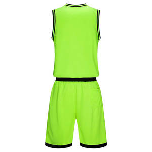 Vente en gros directe d'usine, ensembles d'uniformes de basket-ball personnalisés noir et blanc respirants, grandes tailles, impression sérigraphique, 100% polyester - Product Image 6