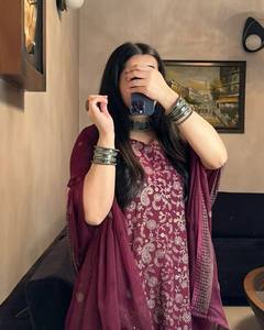 Kurta Larga de Georgette con Bordado de Lentejuelas, Pantalón a Juego y Dupatta con Trabajo de Lentejuelas Intenso, Completamente Cosido, para Fiestas y Eventos Festivos - Product Image 6