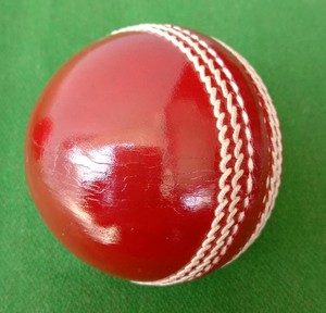 Balle de cricket jaune cousue à la main, balle dure pour l'entraînement et les matchs professionnels - Product Image 5